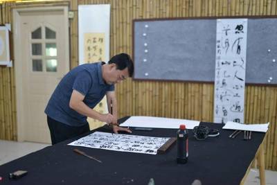 風(fēng)華百年 藍焰閃耀——蚌埠支隊邀請文化名家開展主題文藝創(chuàng)作